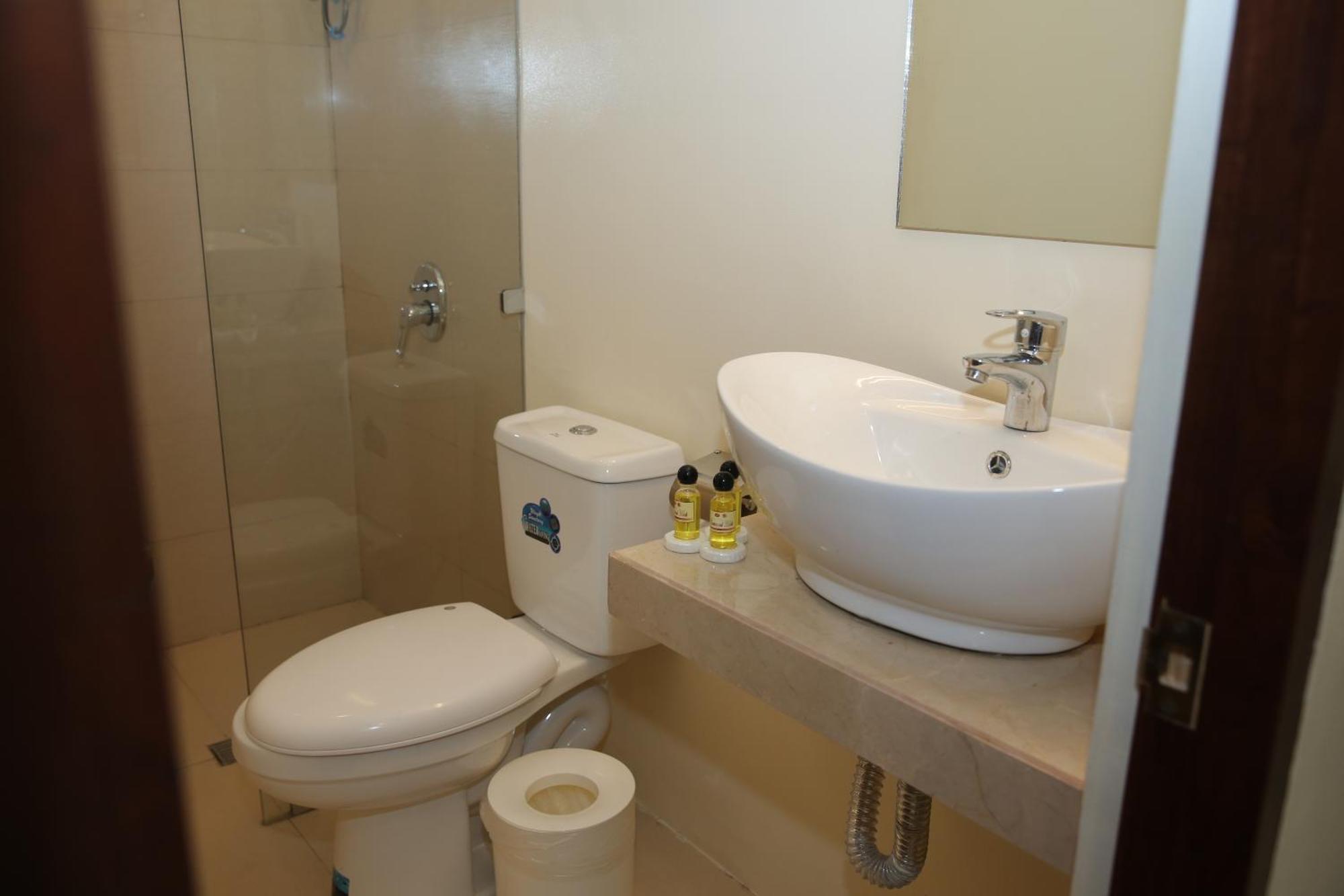 Eon Centennial Resort Hotel & Waterpark Iloilo City Δωμάτιο φωτογραφία