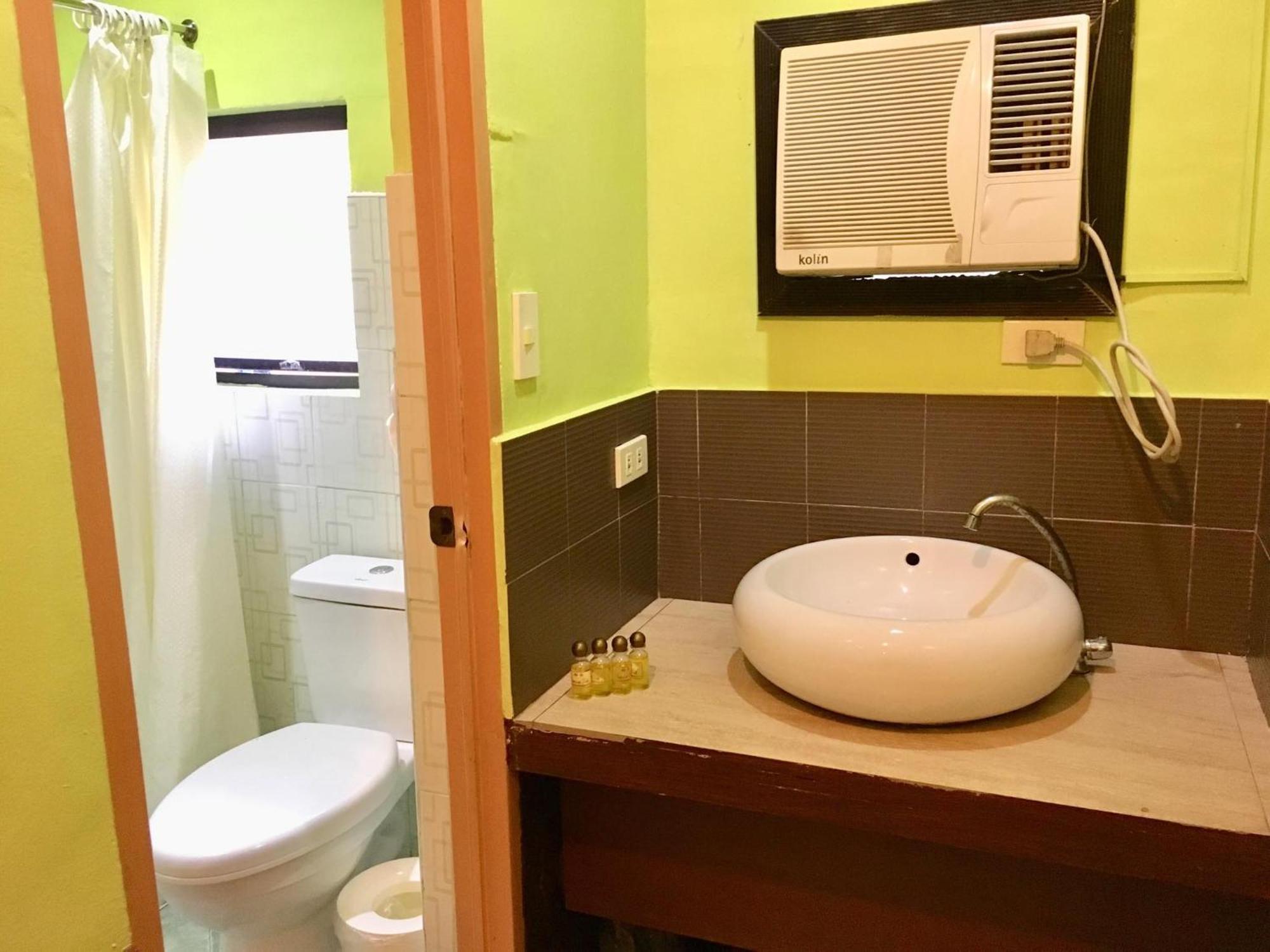 Eon Centennial Resort Hotel & Waterpark Iloilo City Δωμάτιο φωτογραφία